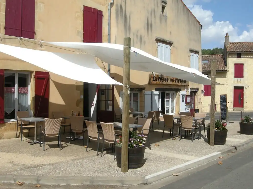 Terrasse du restaurant auberge de la Clouère